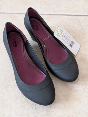 Crocs Black Lina Wedges Size 7 NWT